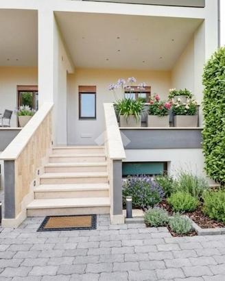 VILLA A SCHIERA A FRANCAVILLA FONTANA