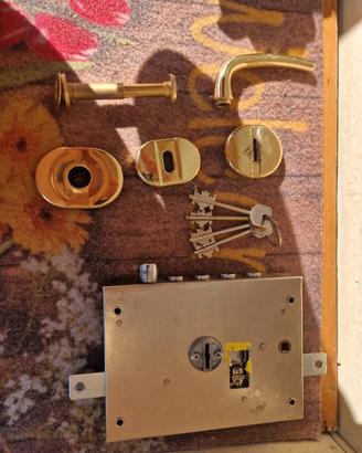 Serratura per portone blindato DR