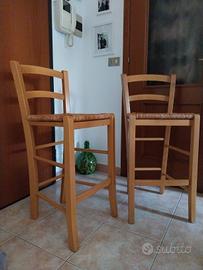 coppia di sgabelli alti in legno