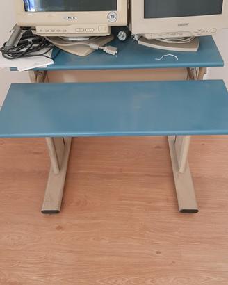 Tavolo per computer e tastiera 