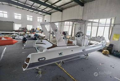 Gommone 7,80m -Pari al Nuovo- Senza Motore