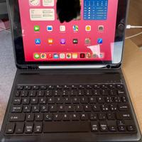 Apple iPad (ottava generazione) + accessori