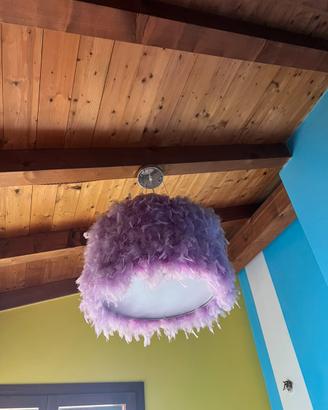 Lampadario lilla con Piume