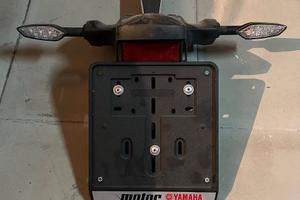 portatarga yamaha r6 con frecce