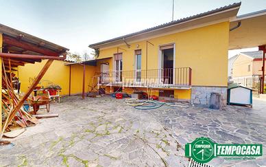 Casa indipendente a Alessandria 4 locali