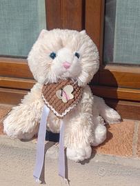 Peluche gattino panna con bavaglino e farfalla