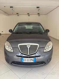 Lancia Ypsilon 1.3 MJT 75 CV Unyca
