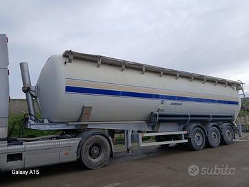 Semirimorchio cisterna polvrulenti