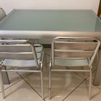 Tavolo in vetro e metallo allungabile