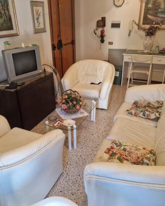 poltrona divano e porta tv