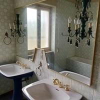 Specchio da bagno vintage con cornice in ottone