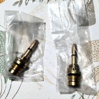 Rubinetti ricambi. Coppia vitoni lunghi 1/2" CISAL