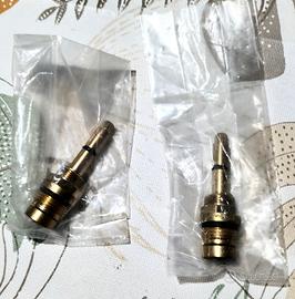Rubinetti ricambi. Coppia vitoni lunghi 1/2" CISAL