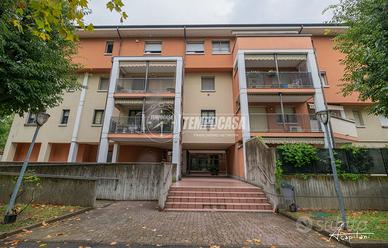 Ampio appartamento con terrazzo e garage doppio!