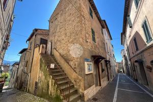 4 LOCALI A COLLEVECCHIO