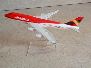 Modellino aerio colombiano Avianca 