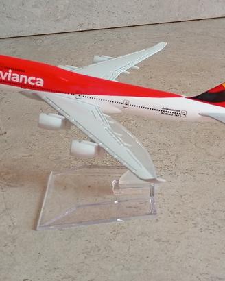 Modellino aerio colombiano Avianca 