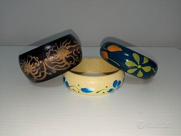 3 Bracciali in legno decorati a mano