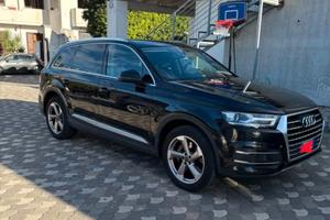 AUDI Q7 5.0 TDI 7 POSTI