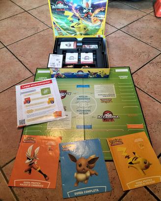 gioco Pokemon lotta accademia con raccoglitore e c