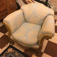 Poltrona stile Luigi XIV in tessuto damascato