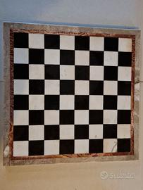 Scacchiera di marmo intarsiata