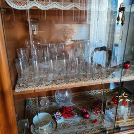 cristallerie e porcellane raffinate di marca. 