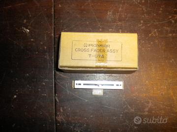 Cross fader mixer audio