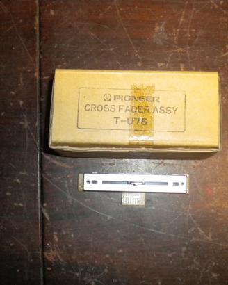 Cross fader mixer audio