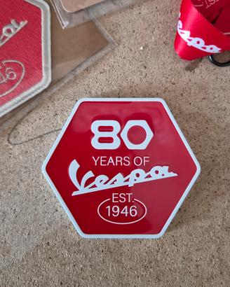 Placca in metallo 80 anni della Vespa