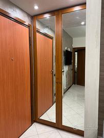 Armadio da ingresso con specchio