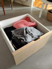 Cassettone Ikea con ruote.