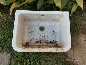 lavabi in ceramica smaltata bianca