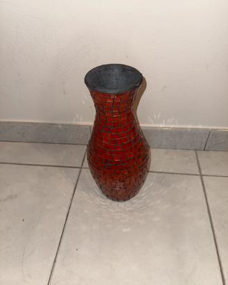 Vaso decorativo in mosaico rosso