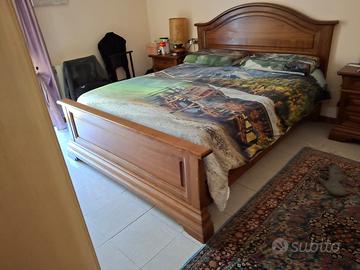 Letto matrimoniale in legno piu 02 comodini