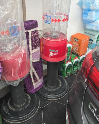 distributore palline con sorpresa 