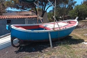 Gozzo resinato con motore Yamaha 15 HP, 4 t