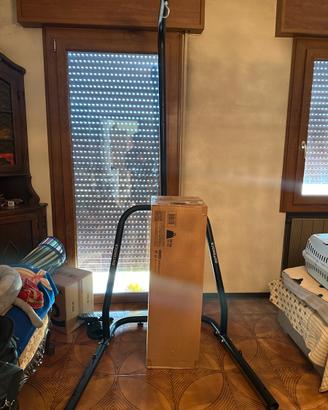 Sacco da boxe con struttura