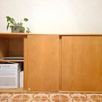 Mobile basso in legno chiaro 
