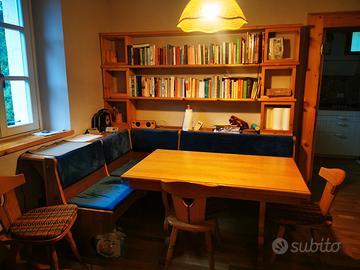 Tavolo allungabile, panca e credenza. Vintage.