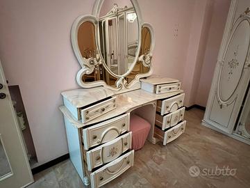 Camera da letto cimpleta stile ceneziano