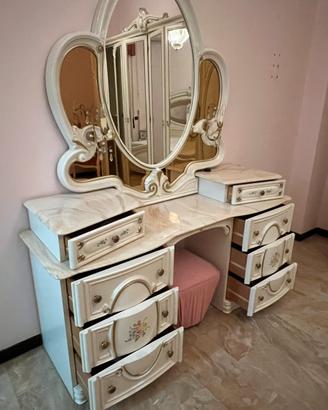 Camera da letto cimpleta stile ceneziano