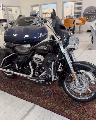 Harley Davidson ROAD KING CVO 110° ANNIVERSARIO