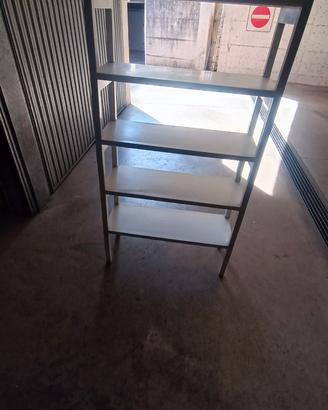 scaffale in plastica dura molto resistente