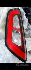 Fari posteriori grande punto evo (fiat)