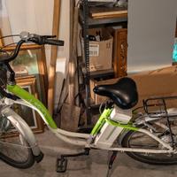 Bicicletta elettrica 26" con batteria 24v -10A