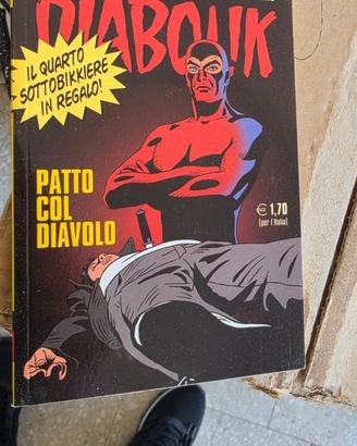 scatola piena di libri diabolik