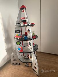 Razzo spaziale in legno
