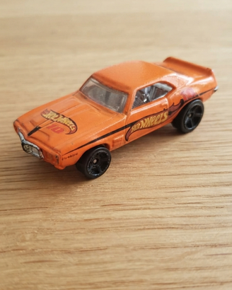 Hot Wheels '68 Pontiac Firebird Arancione