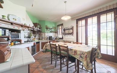 Villa unifamiliare con ampio giardino, classe ener